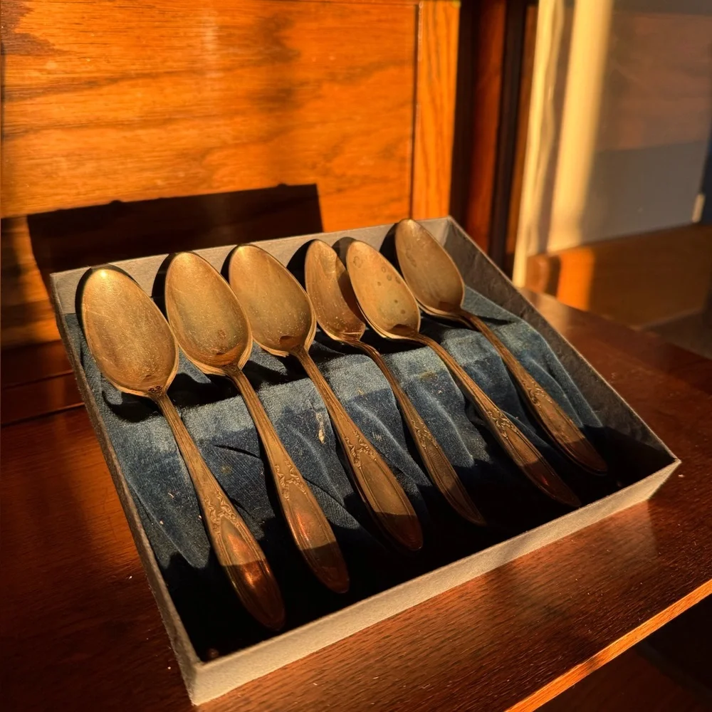 Vintage (12) silver teaspoons - Picture 3 of 7
